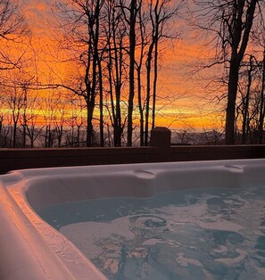 Outdoor spa tub - The perfect Blue Ridge mountain getaway awaits at Wintergreen resort! (Wintergreen Resort)