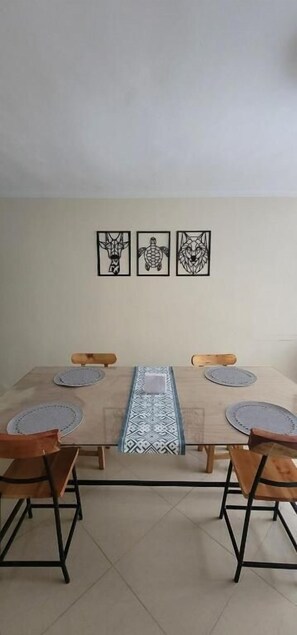 Standard-Apartment, Terrasse | Esszimmer