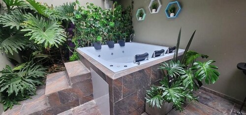 Libertador Aptos l Jacuzzi l In Provenza