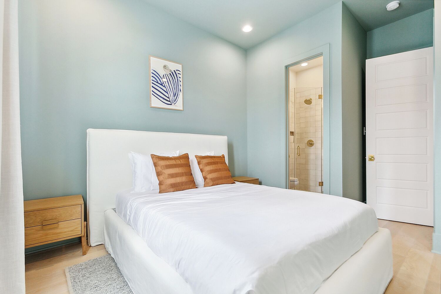 5 habitaciones, tabla de planchar con plancha y cuna de viaje 