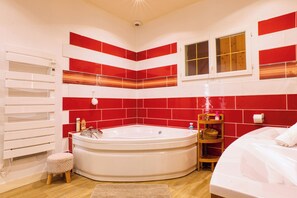 Dusche, Whirlpool, Haartrockner, Handtücher