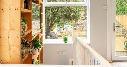 THE HIDEAWAY