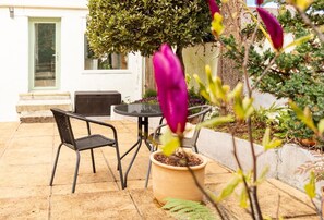 House, Patio | Outdoor dining - THE HIDEAWAY (Falmouth)