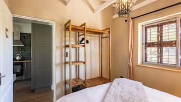 Iron/ironing board, Internet, bed sheets