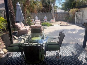 Outdoor dining -  3B/2BA Beach Home in private neighborhood w/ beach access south of Don Cesar (St. Pete Beach)