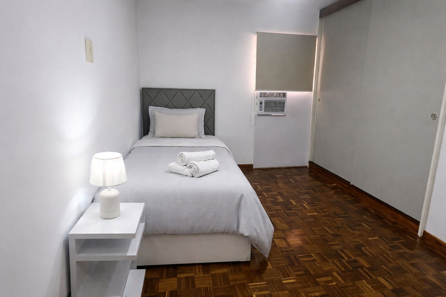 Iron/ironing board, Internet, bed sheets