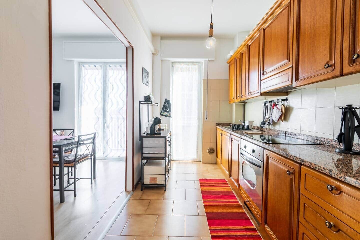Frigorifero, forno, piano cottura, pentole/stoviglie/utensili