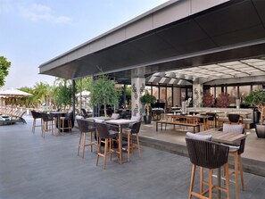 Outdoor dining - Premium 1BR living |Comfort & Class + City Center (Dubai)