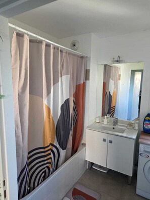 Handtücher, Seife, Toilettenpapier