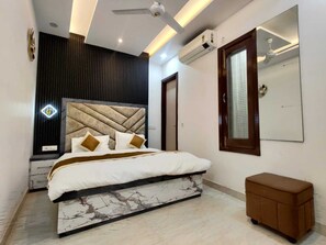 Double Room | Free WiFi - Kay Emm Residency (Amritsar Cantt.)