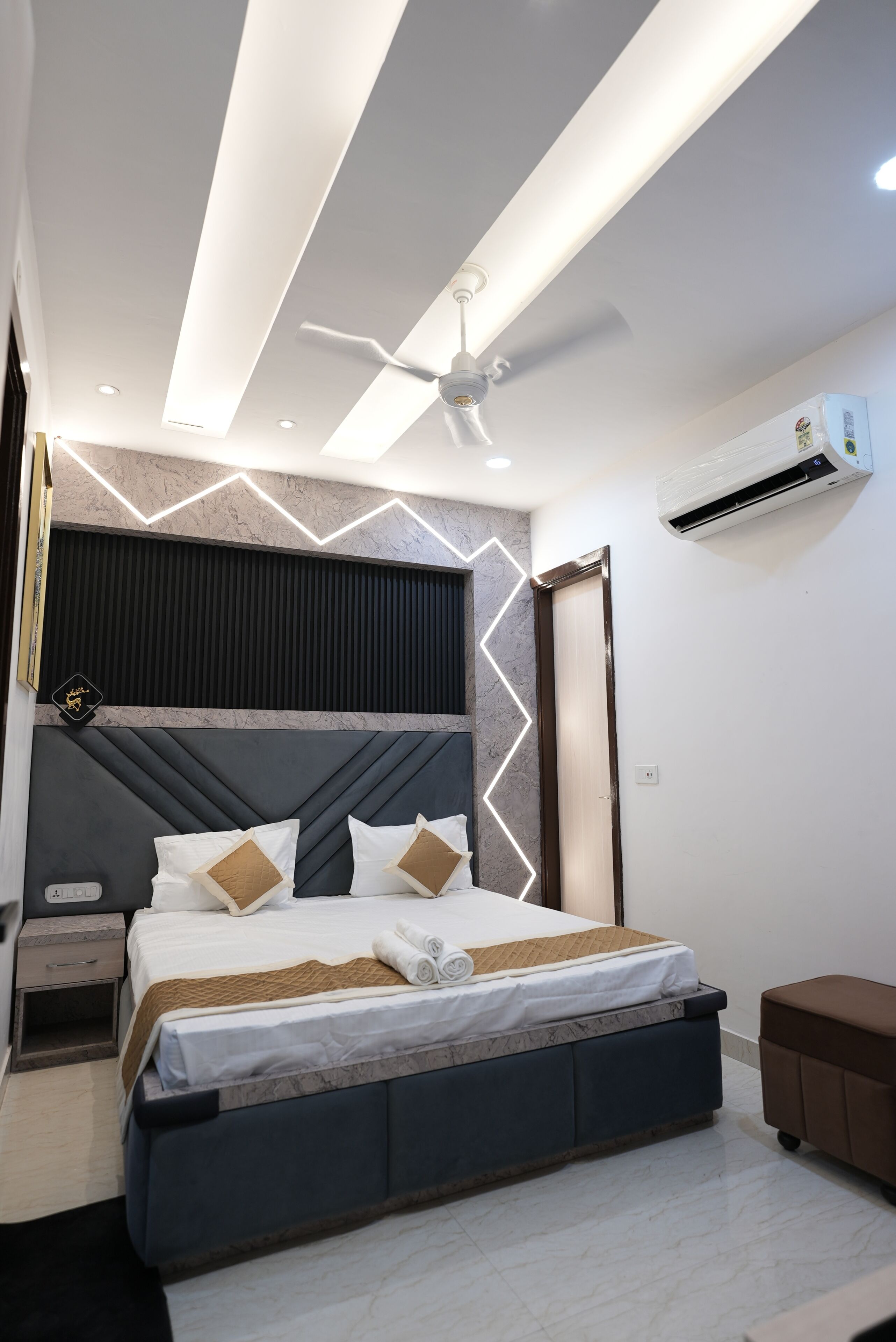 WiFi (free), bed sheets