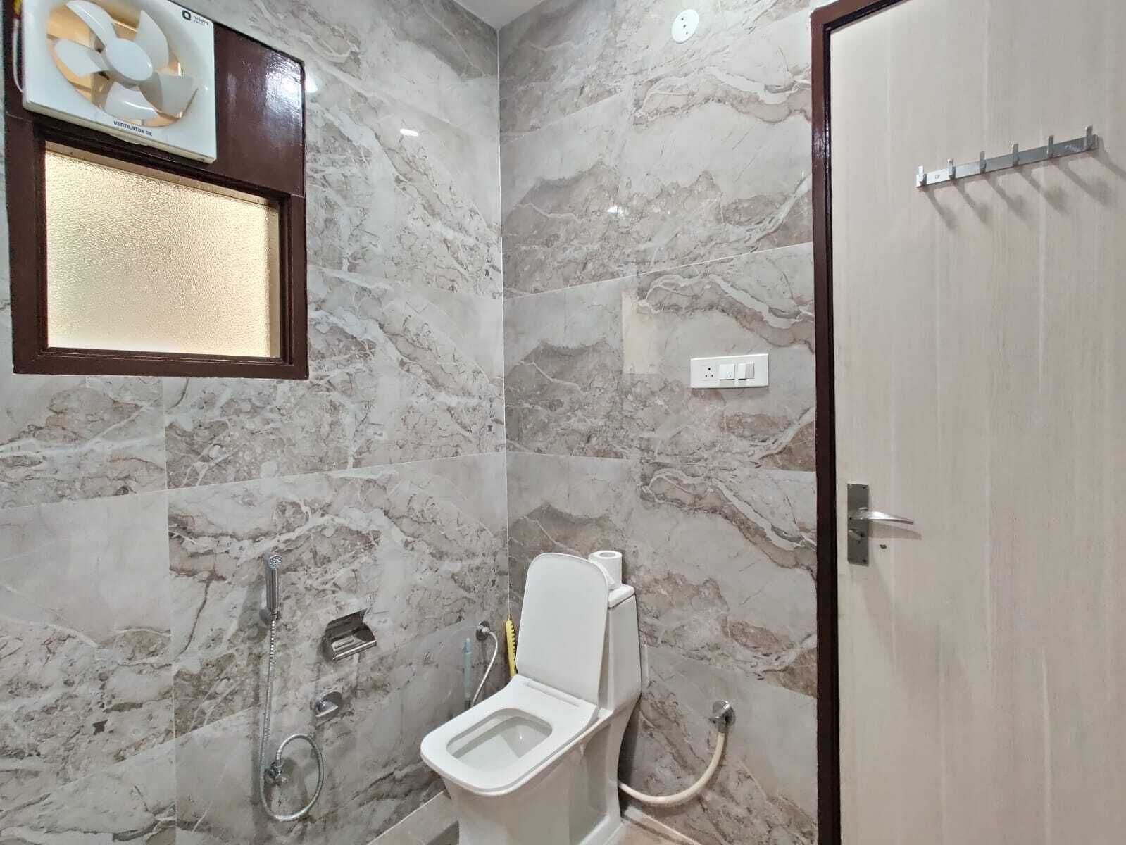 Ducha, artículos de tocador gratuitos, toallas, jabón