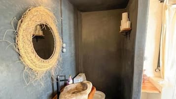 Deluxe Double Room, Pool View | Bathroom