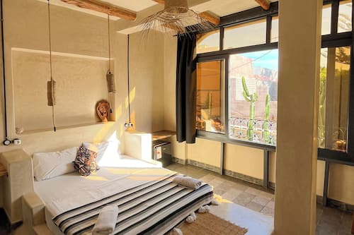 Deluxe-Doppelzimmer, Poolblick | Daunenbettdecken, Select-Comfort-Betten, kostenloses WLAN, Bettwäsche