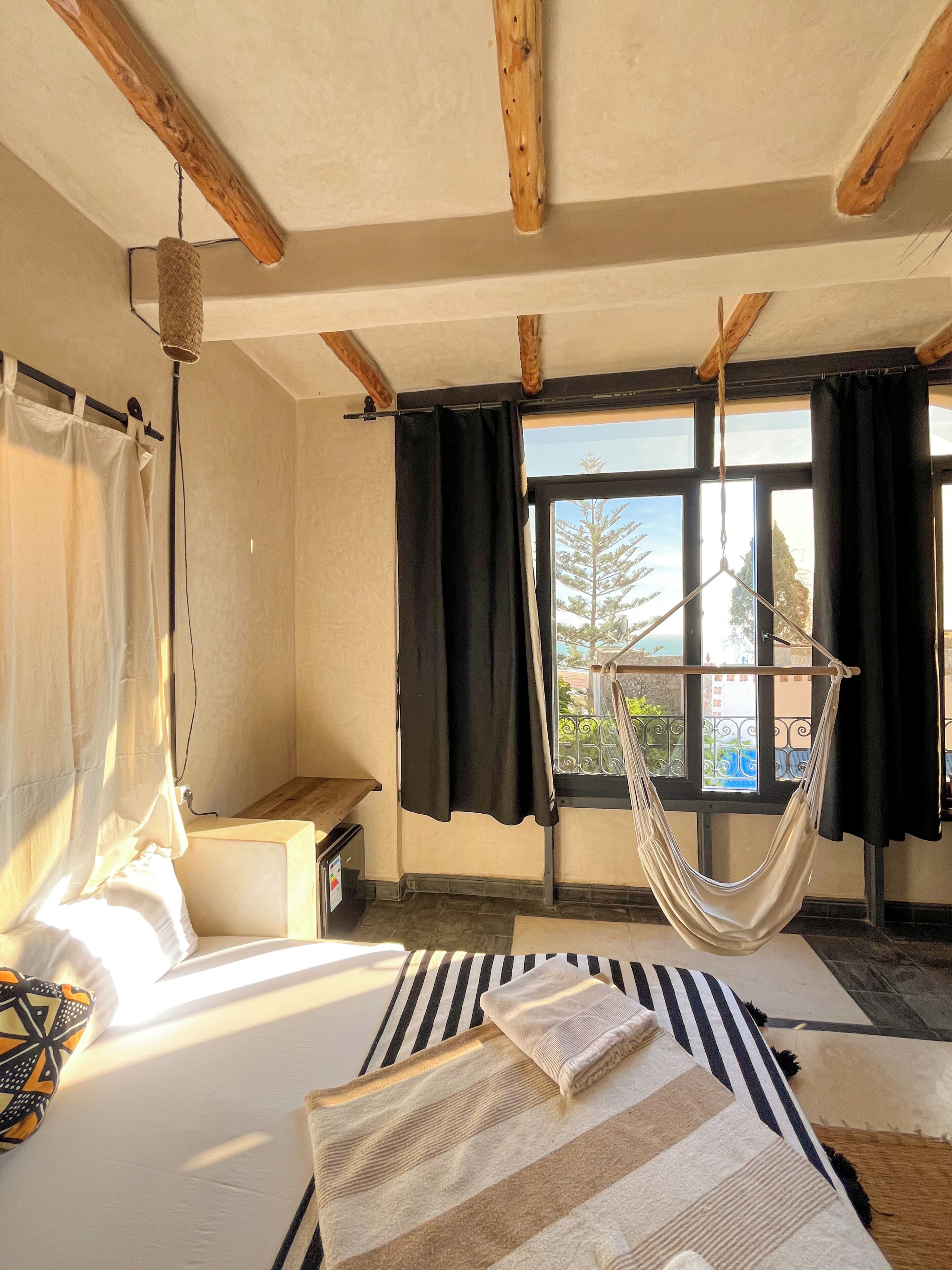 Habitación Deluxe doble, vistas a la piscina | Edredones de plumas, colchones Select Comfort, wifi gratis
