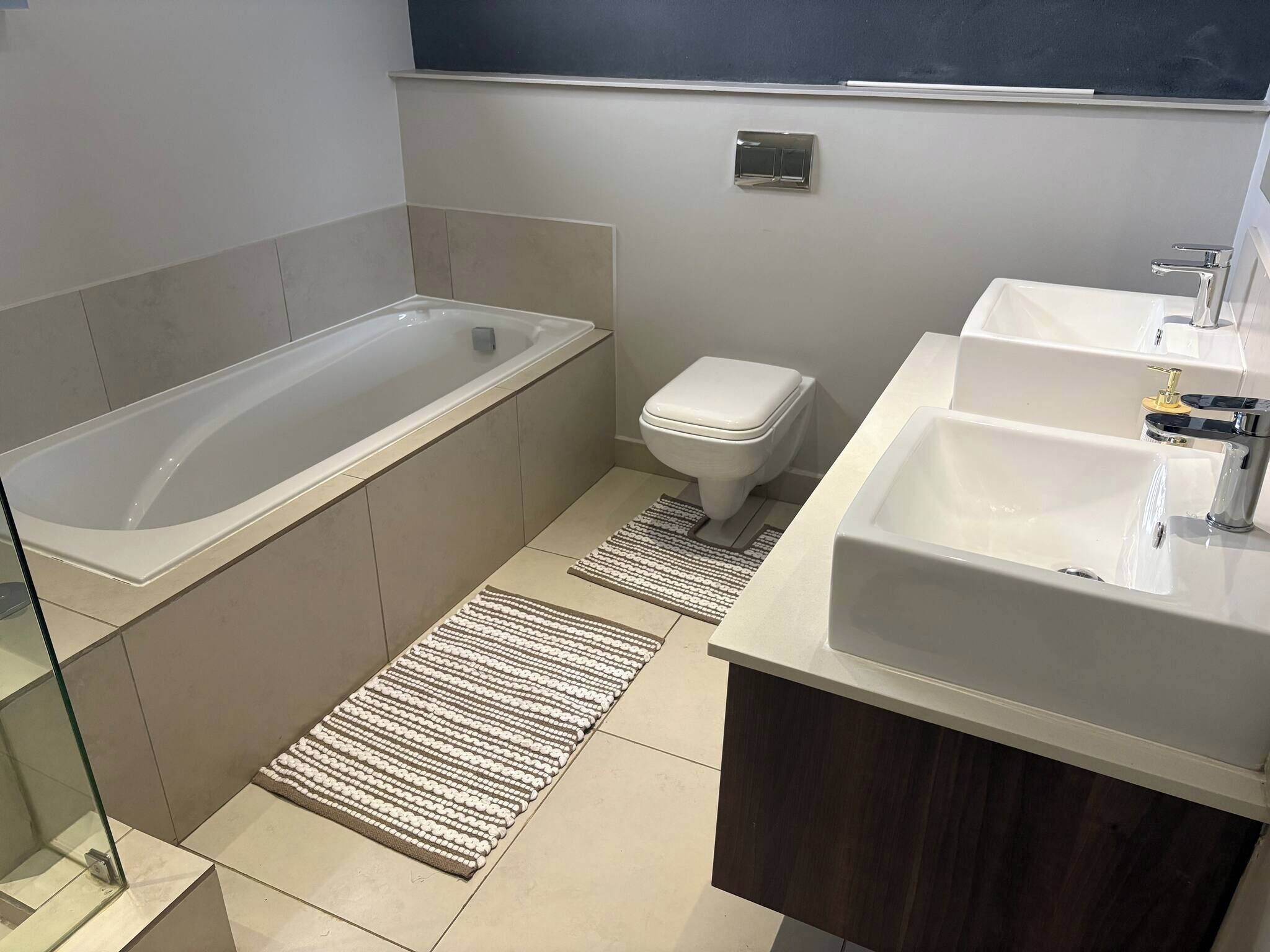 Apartment, 2 Bedrooms, Accessible, Balcony | Bathroom