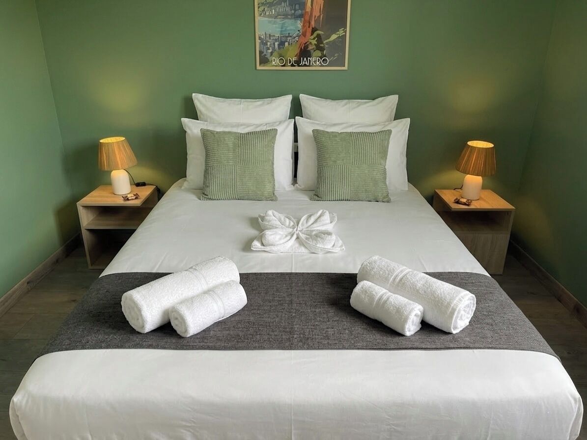 4 chambres, fer et planche à repasser, Wi-Fi, draps fournis