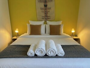 4 bedrooms, iron/ironing board, WiFi, bed sheets
