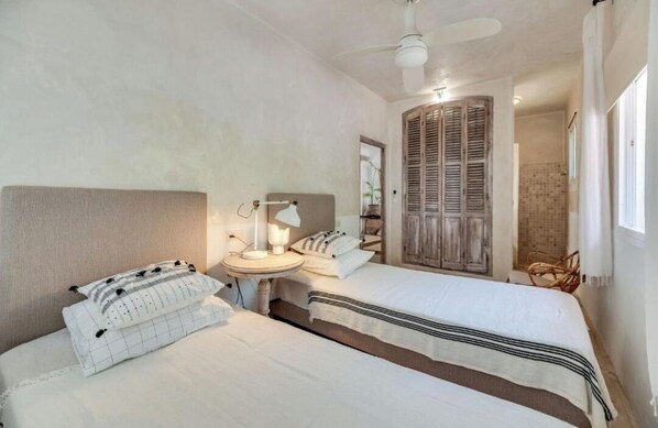 3 chambres, fer et planche Ă repasser, Wi-Fi, draps fournis