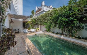 Pool - Magnificent 3-bedroom Andalusian family villa near the beach and Puerto Banús (Marbella)