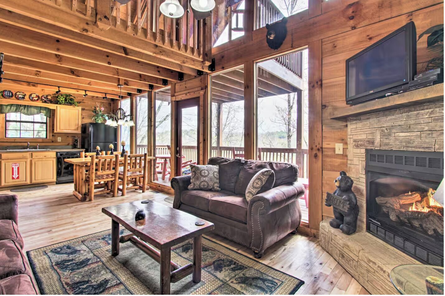 Smart TV, fireplace