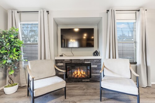 Family Retreat with Private Heated Pool near Golf Course and AZ Athletic Grounds