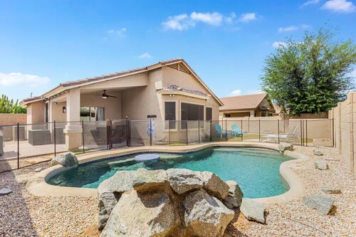 Family Retreat with Heated Pool near AZ Athletic Grounds