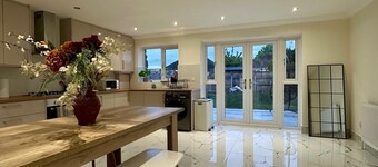 Spacious & Relaxing 4BR House | Excellent transpo.