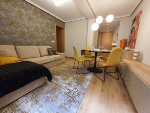 Living area - By the Cathedral with optional parking. (Burgos)