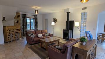 Smart TV, fireplace, video games, DVD player