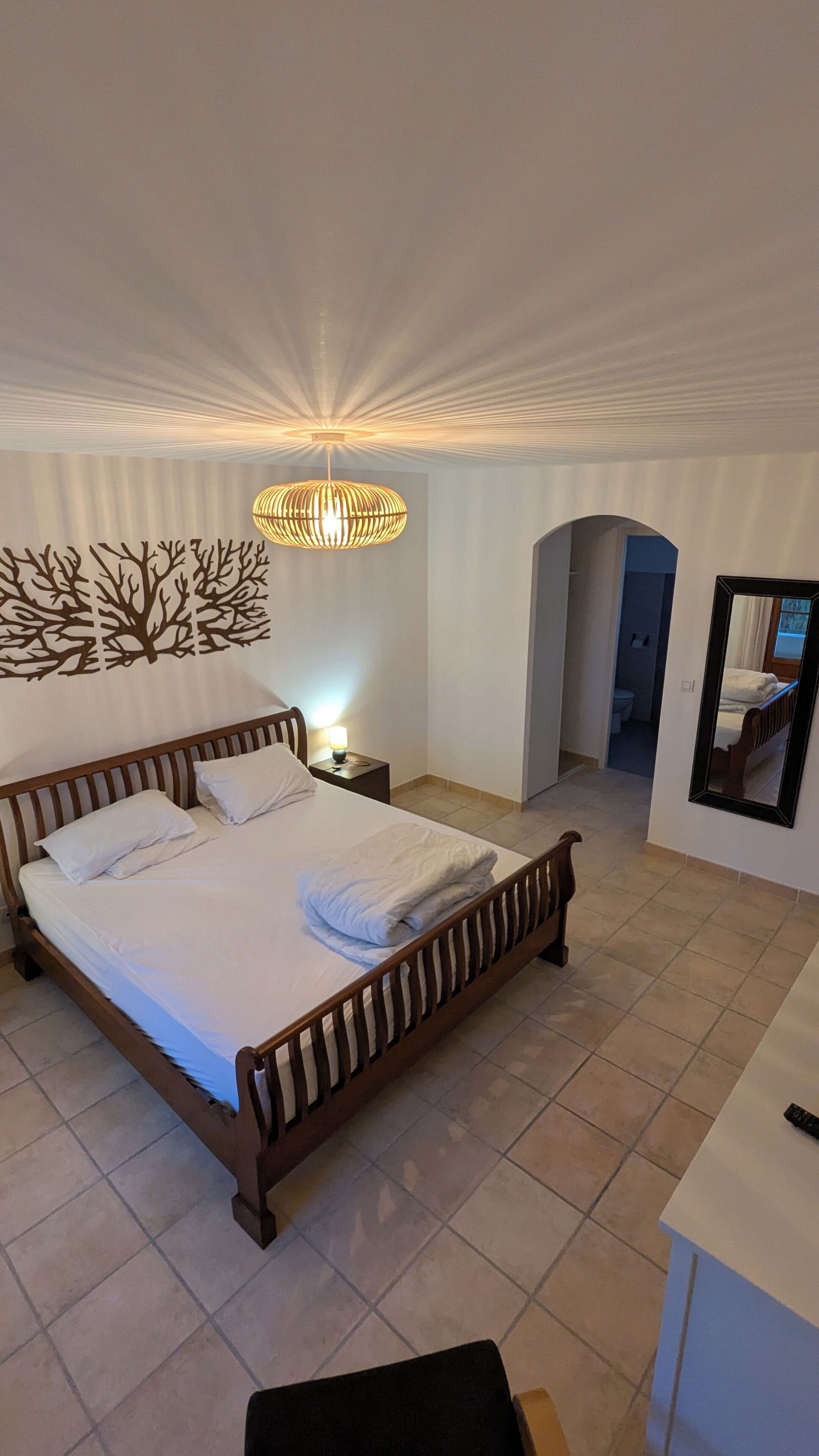 5 bedrooms, in-room safe, desk, iron/ironing board