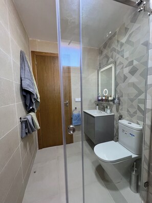 Towels, soap, toilet paper - Luxury apartment Mirador Golf 3 Cabo Negro (Cabo Negro)