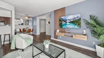 Apartment, 2 Bedrooms, Non Smoking, Kitchen | Living area