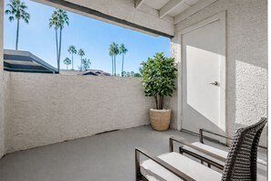 Apartment, 2 Bedrooms, Non Smoking, Kitchen | Terrace/patio