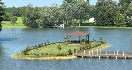Lakefront Gateway 1 BR 1 Full Bath w/ Private Island Access & Breakfast Included