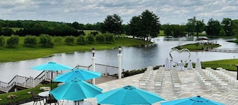 Lakefront Gateway 1 BR 1 Full Bath w/ Private Island Access & Breakfast Included