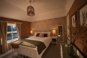 2 quartos, ferros/tábuas de passar roupa, Wi-Fi, roupa de cama