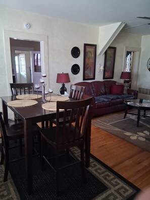 Dining - Nice 3-bedroom house with AC in sunny Sun City (Sun City)