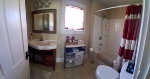 Hair dryer, towels, soap, shampoo - Gypsum Hills Country Retreat (Sun City)