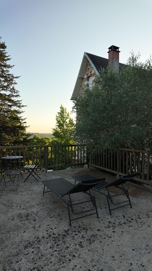 Terrace/patio - Private house with spa "Calm & Nature" (Allassac)