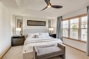 3 habitaciones, tabla de planchar con plancha, wifi y ropa de cama 