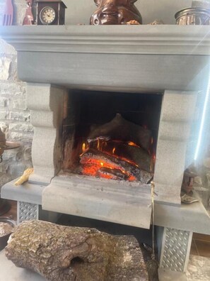 Fireplace - Kutal Park Inn Hotel (Përmet)