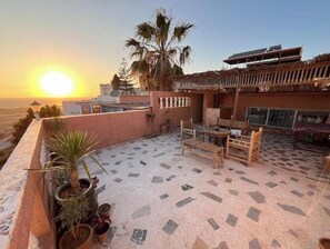 Outdoor dining - Duplex with Panoramic Terrace - 180° Sea View in Tamraght (Tamraght)
