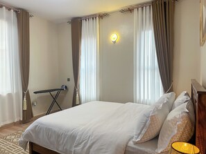 Iron/ironing board, WiFi, bed sheets - Quiet & Secure 1BR in Central Kisaasi Bukoto (Kampala)