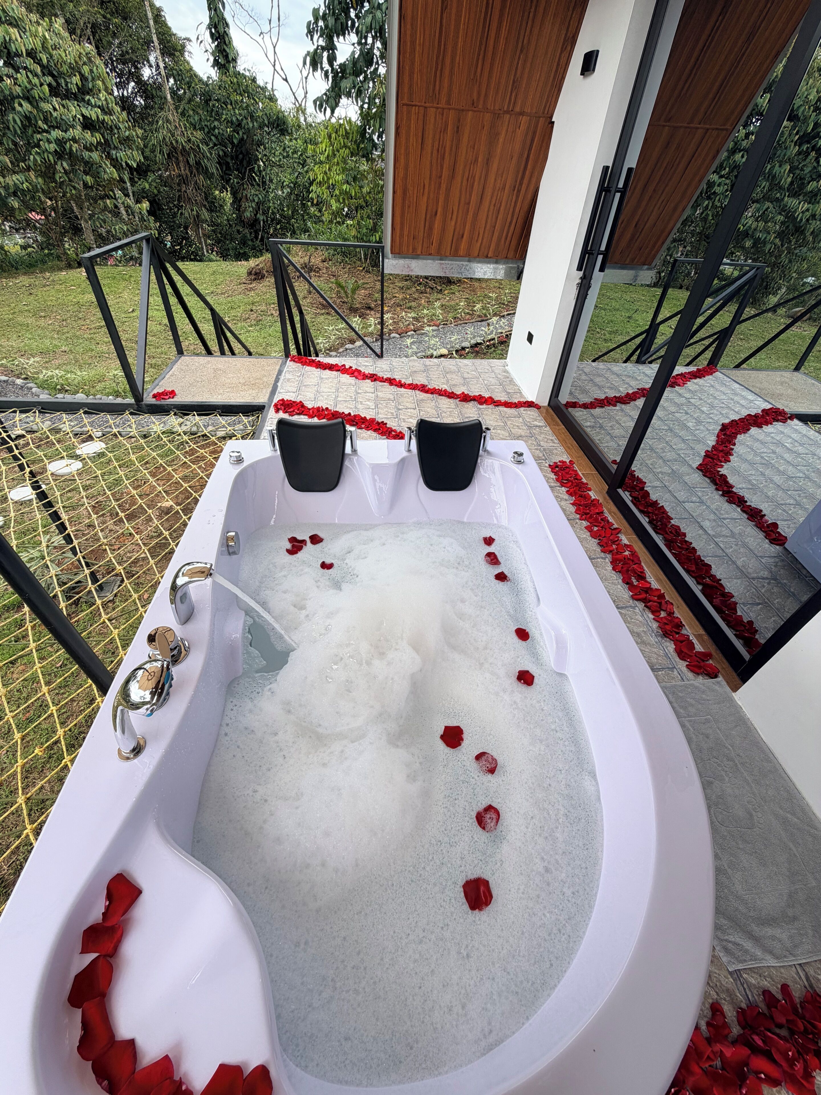 Outdoor spa tub