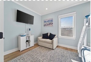 4 bedrooms, free WiFi, bed sheets - Canal Front House with Dock and Outdoor Area (Bay St. Louis)