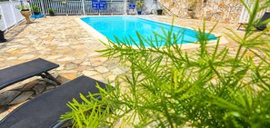 Pool - Kreol'Gîtes–Bungalow with swimming pool and mountain view (Capesterre-Belle-Eau)