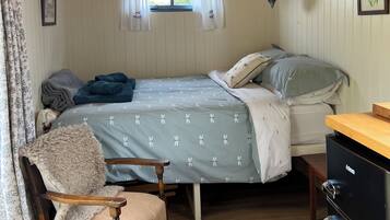 1 bedroom, bed sheets