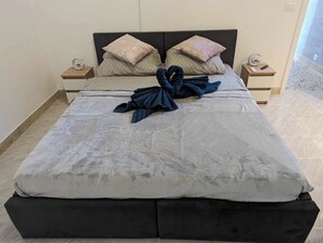 Internet, bed sheets - Cinema Apartment • 5 Guests • Near Beach Trapani (Sicily)