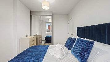 Iron/ironing board, free WiFi, bed sheets